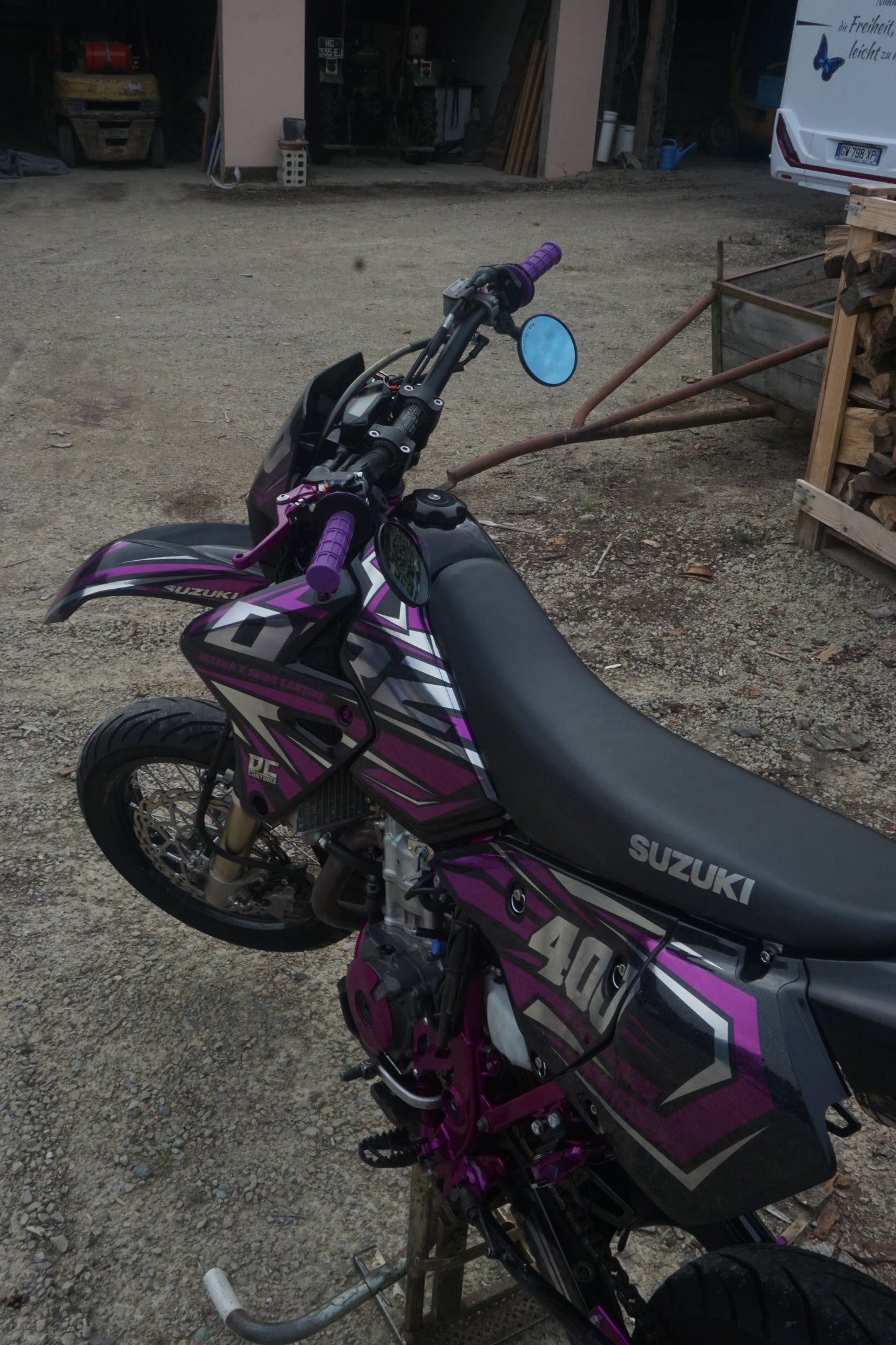 FULL CUSTOM GRAPHICS