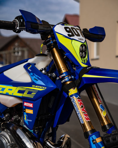 FULL CUSTOM GRAPHICS