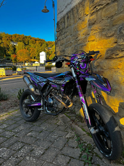 FULL CUSTOM GRAPHICS